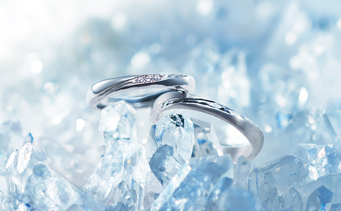 イリジウム割プラチナの結婚指輪「銀雪」