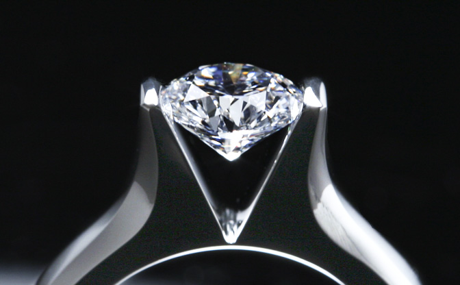 婚約指輪のダイヤモンド】失敗しない“大きさ”の選び方 | 結婚指輪の