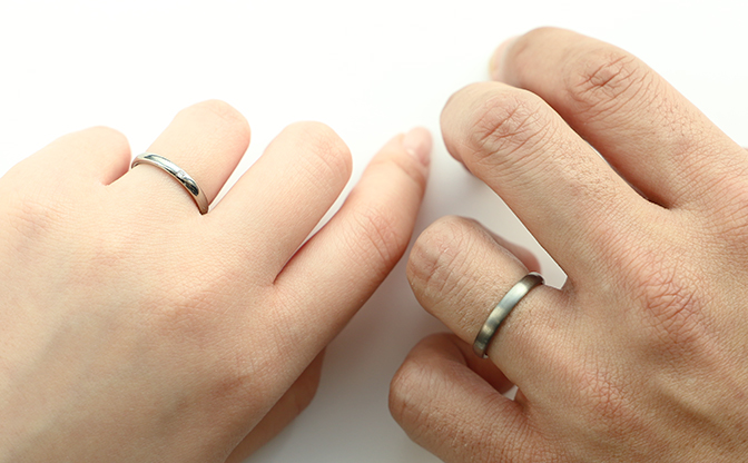 SORA(ソラ)の結婚指輪 「MONTE(モンテ)」の着用写真