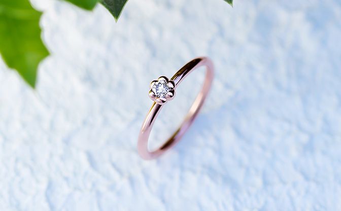 SORAのピンクゴールドの花の婚約指輪マーノ