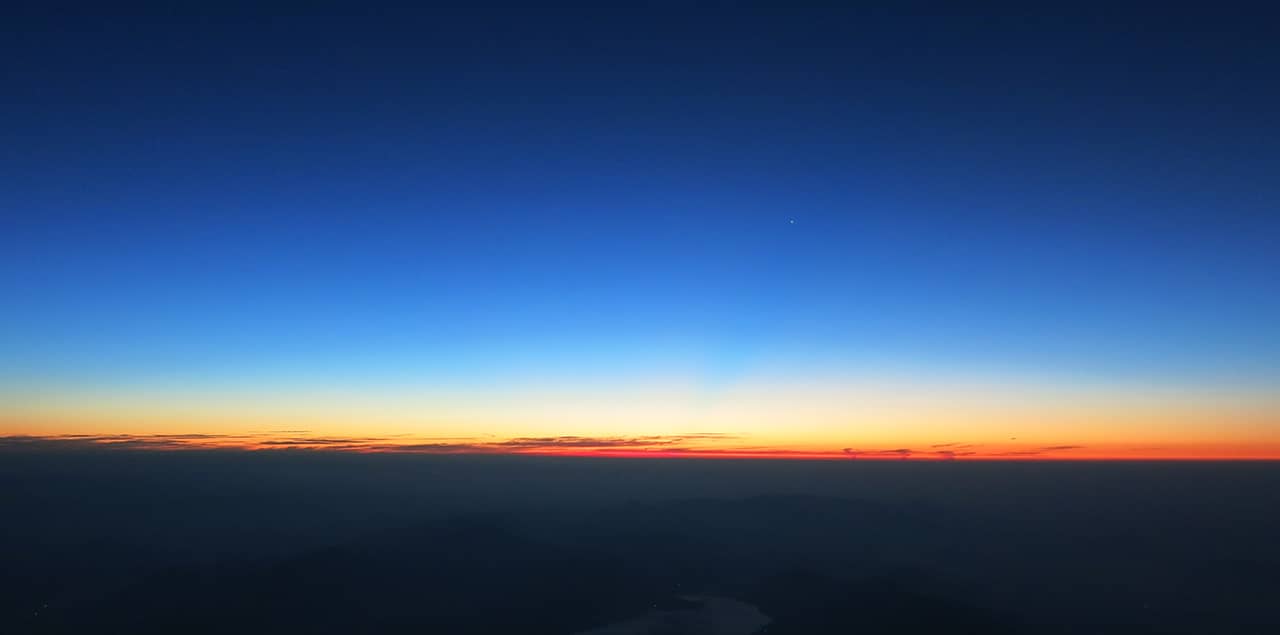 富士山からの夜明け