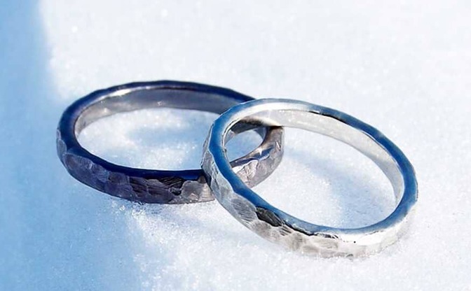 丈夫で歪みにくいから毎日つけても安心！鍛造でつくる結婚指輪「アイス」