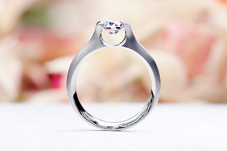 婚約指輪の３つの意味】エンゲージリングは必要？不要？｜SORA