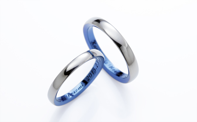 【シンプル派必見！】結婚指輪の価値って？ブルーに込めた「ふたりらしさ」
