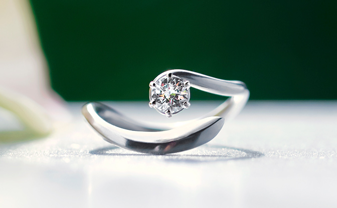 美しく可憐！花モチーフの婚約指輪デザイン特集 | 結婚指輪のオーダー