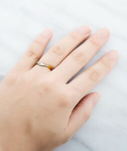 結婚指輪_オルトゥス_着用
