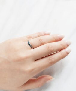 結婚指輪_一雫_着用