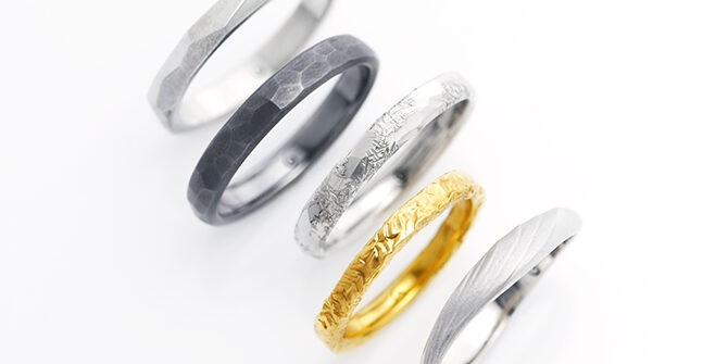 【シンプルなのにおしゃれ！】結婚指輪をワンランクアップさせるテクスチャー特集