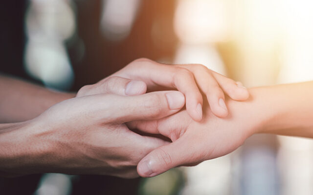 婚約指輪の代わりに何を渡す？ネックレスやピアスはあり？_16