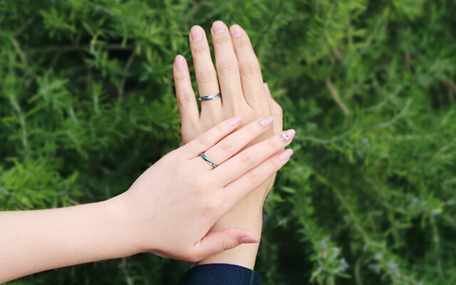 気になる！みんなはいつから結婚指輪を着け始めているの？_結婚指輪_ジルコニウム_02