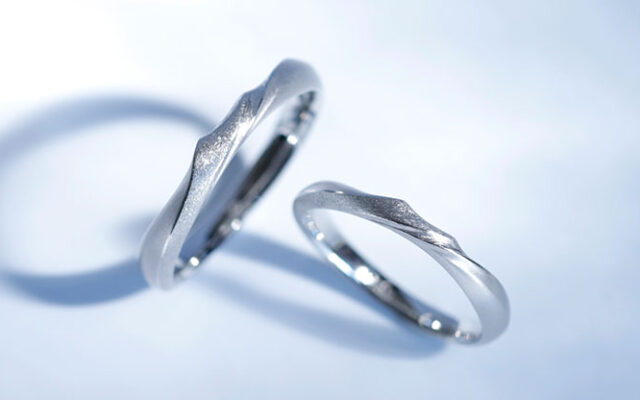 プラチナの結婚指輪って人気？後悔しない選び方、ゴールドや他素材との違いを解説！_結婚指輪_プラチナ_29