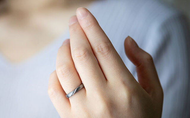 美しい黒「タンタル」デザイン特集｜今月の結婚指輪#11_結婚指輪_タンタル_06