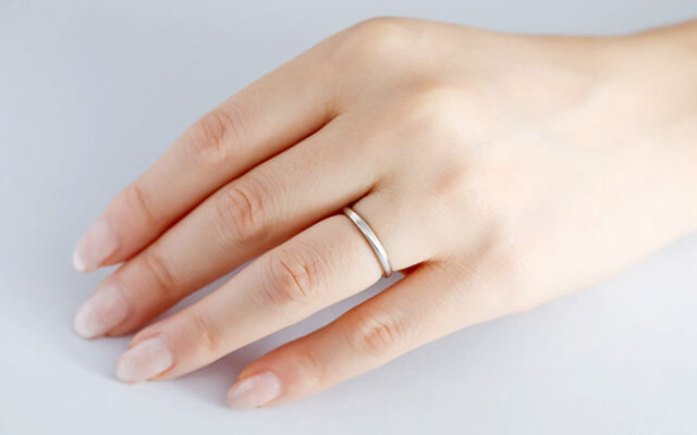 プラチナの結婚指輪って人気？後悔しない選び方、ゴールドや他素材との違いを解説！_結婚指輪_プラチナ_07
