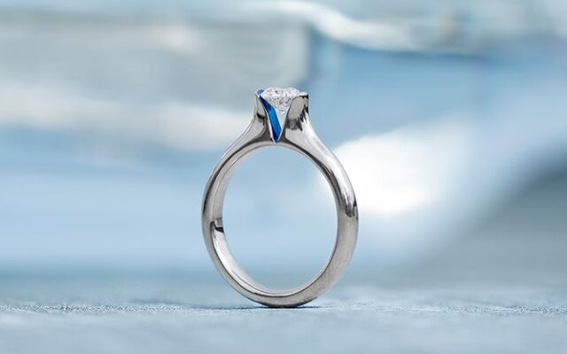 【究極の婚約指輪】最小面積で留めるダイヤ「ノッチグリップ」がすごい_婚約指輪_チタン_08
