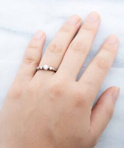 婚約指輪_オリオン_着用