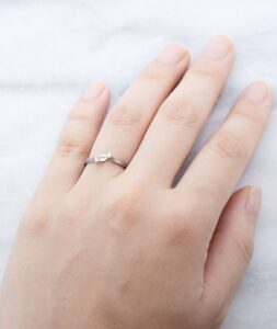 婚約指輪_カノープス_着用