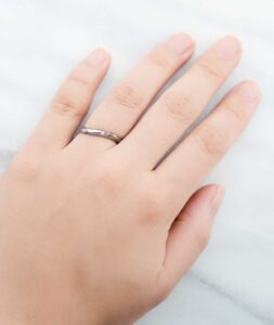 結婚指輪_コントレイル_着用
