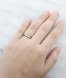 結婚指輪_スウェル_着用