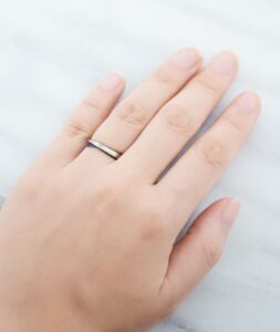 結婚指輪_スウェル_着用