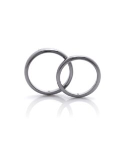 結婚指輪_黒_セレナ_側面