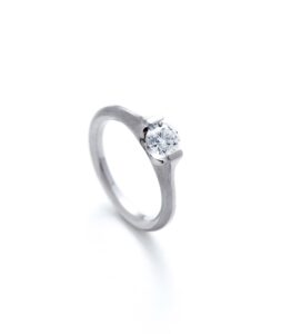 婚約指輪_デネブ_斜め