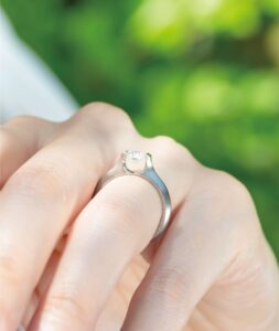 婚約指輪_デネブ_着用