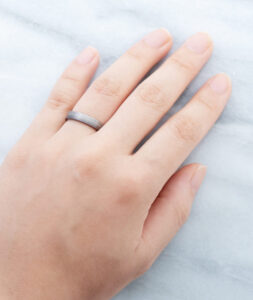 結婚指輪_トワイライト_着用