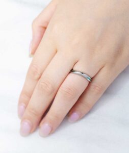 結婚指輪_ブリーズ_着用