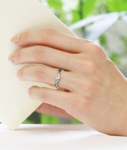 婚約指輪_ホークー_着用
