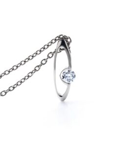 婚約ネックレス_ルク_斜め