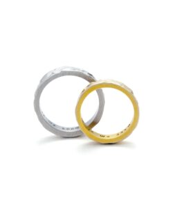 結婚指輪_木肌_側面