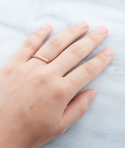 結婚指輪_梅_着用