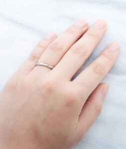 結婚指輪_白結_着用
