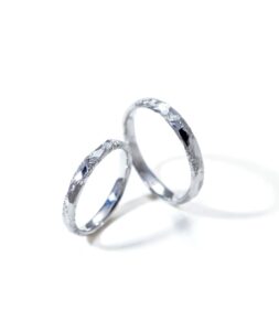結婚指輪_霜花_斜め