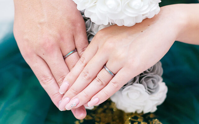 婚約指輪と結婚指輪の違いとは？意味や相場を比較_結婚指輪_ジルコニウム_02