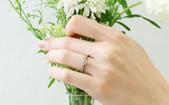 【婚約指輪の選び方】黄金比！デザインに合うダイヤモンドの"大きさ"_婚約指輪_チタン_02