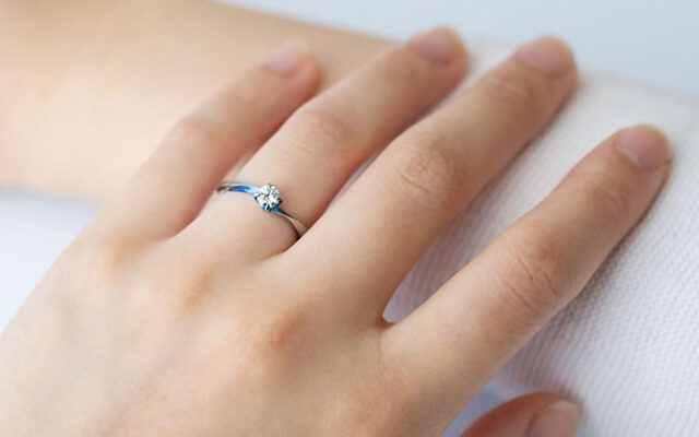 美しい"色"の婚約指輪｜想いをカラーに込めて_婚約指輪_ジルコニウム_15