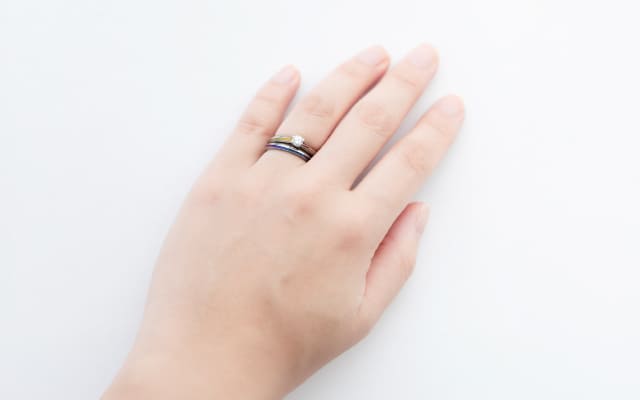 婚約指輪と結婚指輪のおすすめセットリング8選_結婚指輪_婚約指輪_ジルコニウム_09