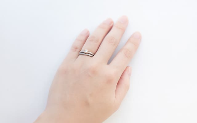 婚約指輪と結婚指輪のおすすめセットリング8選_結婚指輪_婚約指輪_プラチナ_15