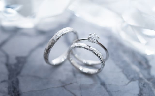 婚約指輪と結婚指輪のおすすめセットリング8選_結婚指輪_婚約指輪_プラチナ_16