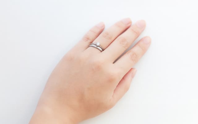 婚約指輪と結婚指輪のおすすめセットリング8選_結婚指輪_婚約指輪_ジルコニウム_17